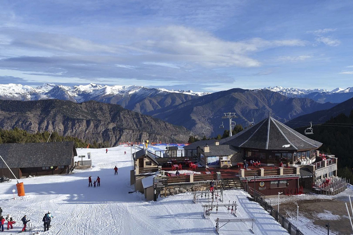 Zona de serveis cota 2000. Data: 7/12/2025